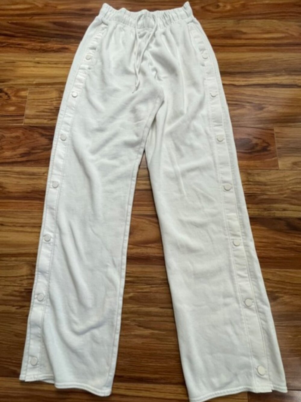 Alo Yoga Women's Courtside Tearaway Snap Sweatpants, Off White, Size XS